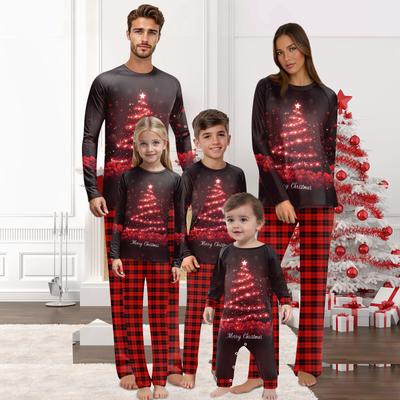 Passende Familiensets mit Weihnachtsmotiven, Langarmshirts und Hosen