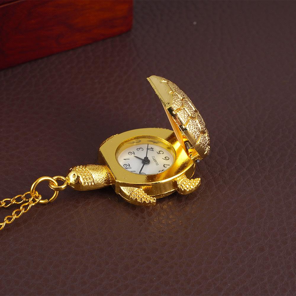 

Vintage Turtle Pendant Necklace Retro Style Durable Metal Chain Adjustable Length Classic Design Suitable for Everyday Wear and Gift Giving One Size