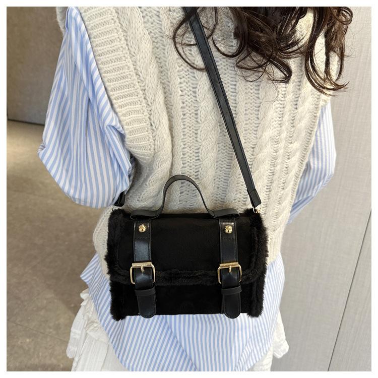New Fashion Winter Plush Crossbody Bag Minimalist Street Style Small Square Bag