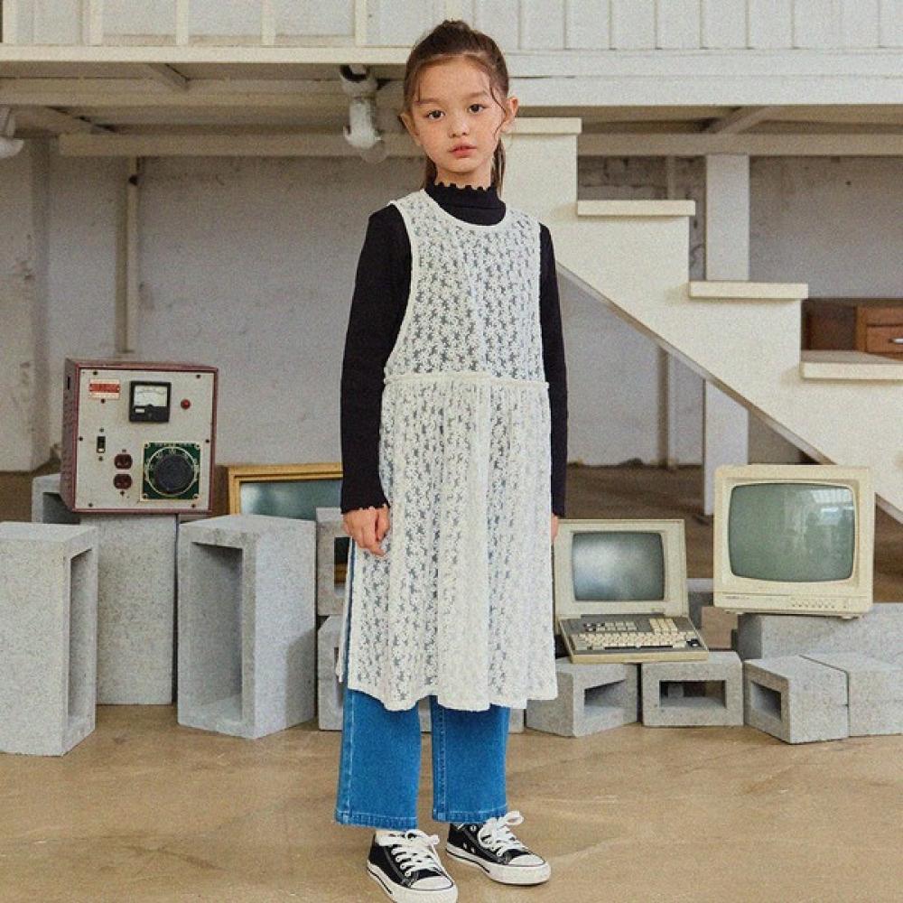 

Olivan Flower Point Dress White