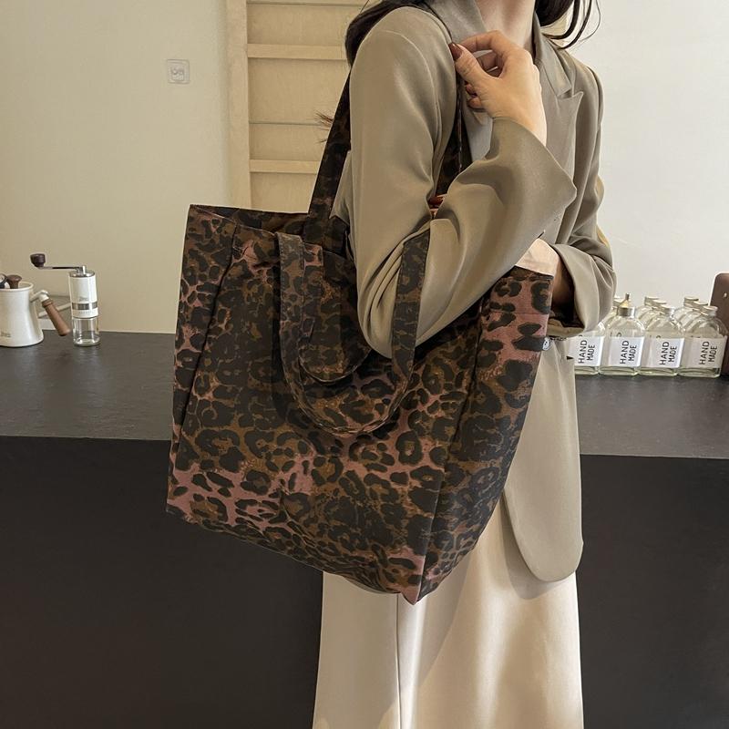 Сумка-тоут с леопардовым принтом — фото 8