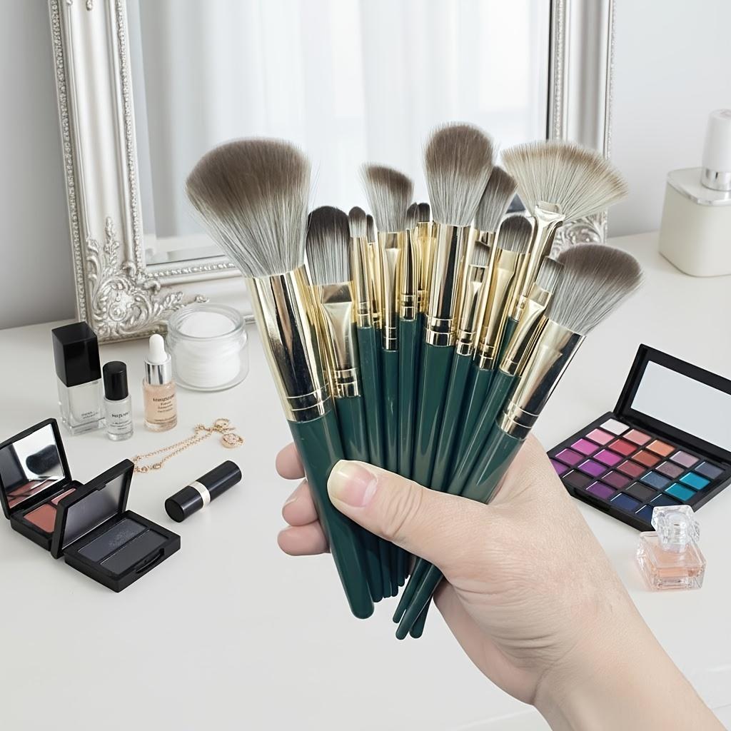 14pcs Luxury Makeup Brush Set - Ultra-Soft & Hypoallergenic for Flawless Foundation, Blush, Eyeshadow. Includes Kabuki, Blending Brushes & a Case