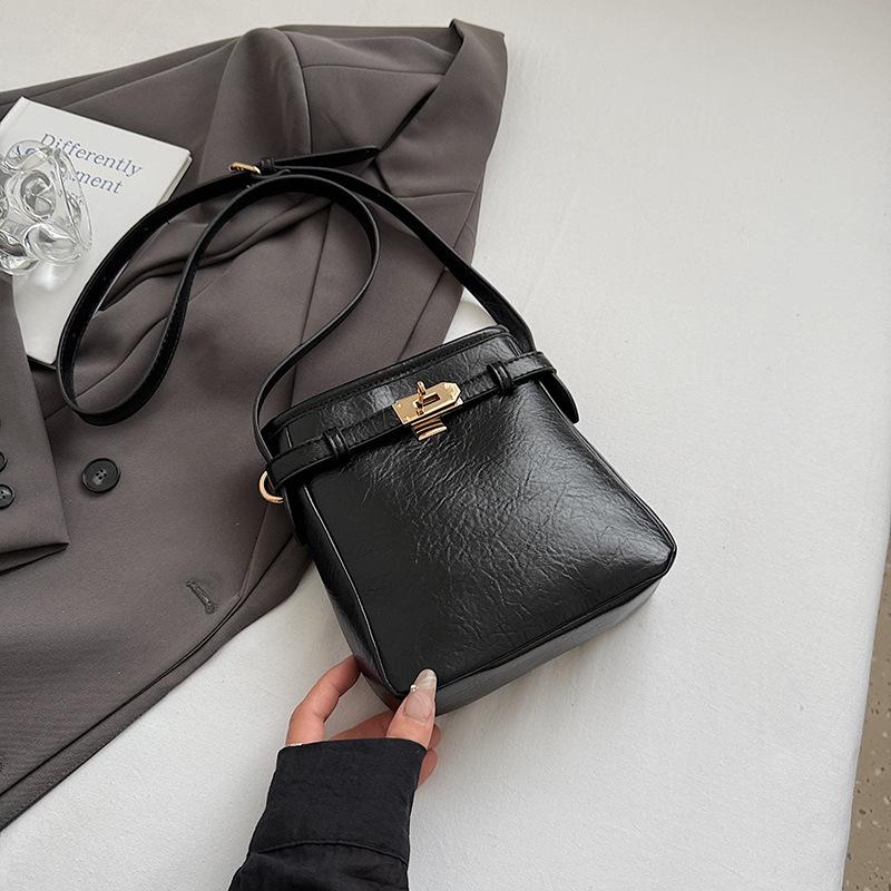 Fashion Trend Casual Kelly Bag Women's Autumn New High-end Large-capacity Shoulder Bag Versatile Messenger Bag