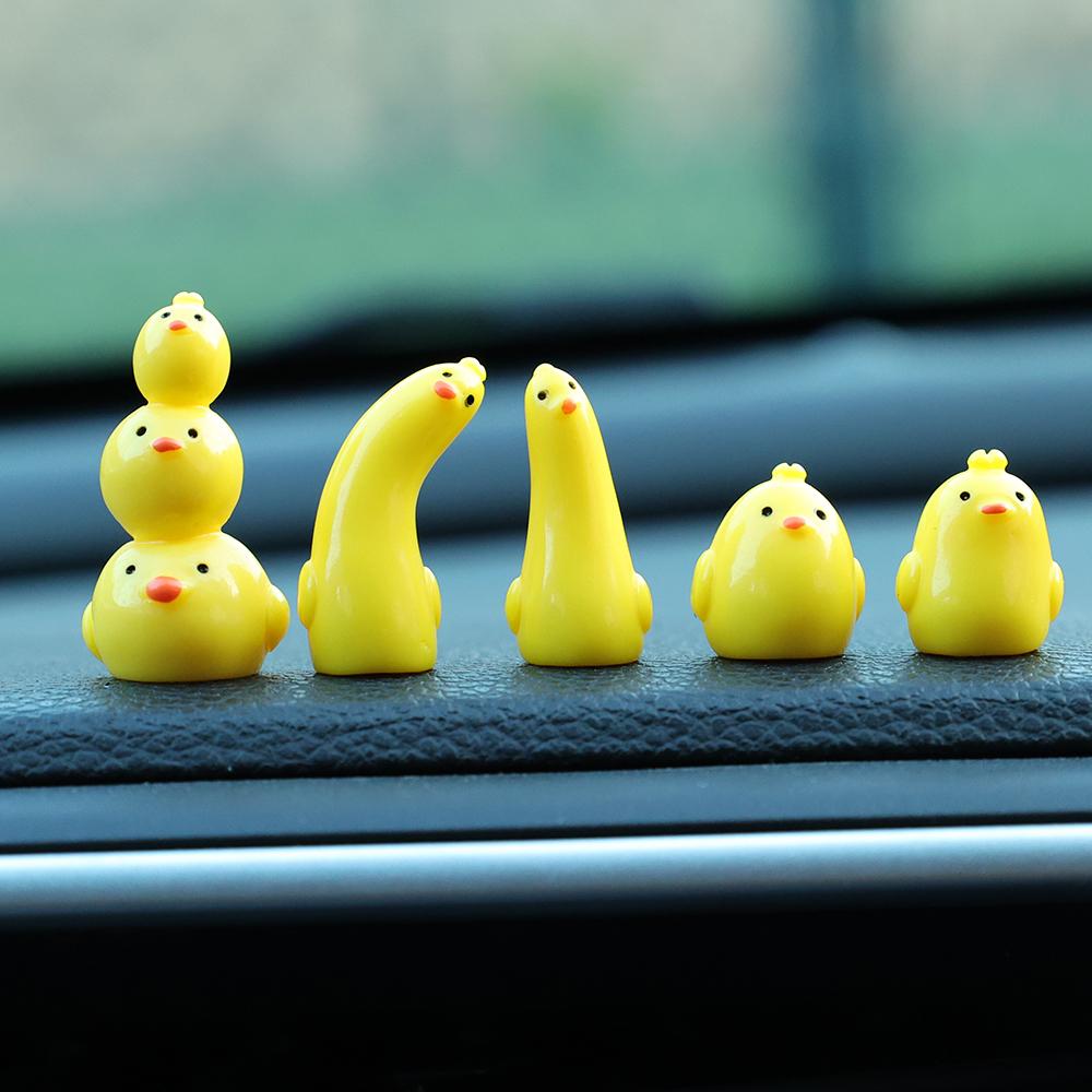 

Светящиеся украшения для автомобиля, мини-светящиеся в темноте забавные кукольные украшения для приборной панели автомобиля, серебристые украшения, аксессуары