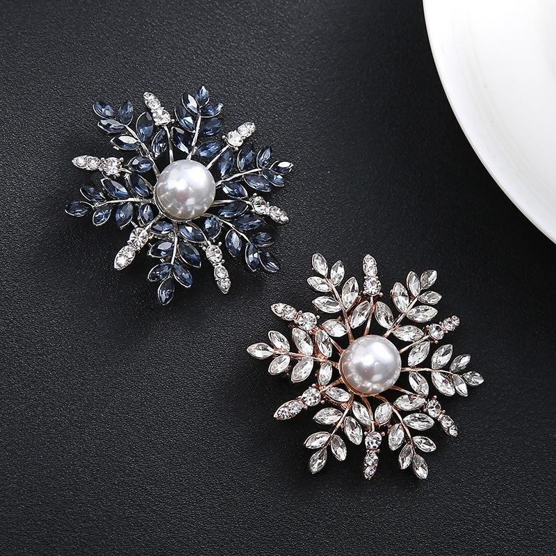 Simple Imitation Crystal Snowflake Brooch, Feminine Pearl Brooch with A Niche Design Sense