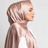 Premium Schimmer Seidensatin Hijab Schal Damen Luxus Medine Seide Schleier Muslimische Frauen Hijab Glänzender Seidenschal Damen Schals Stola