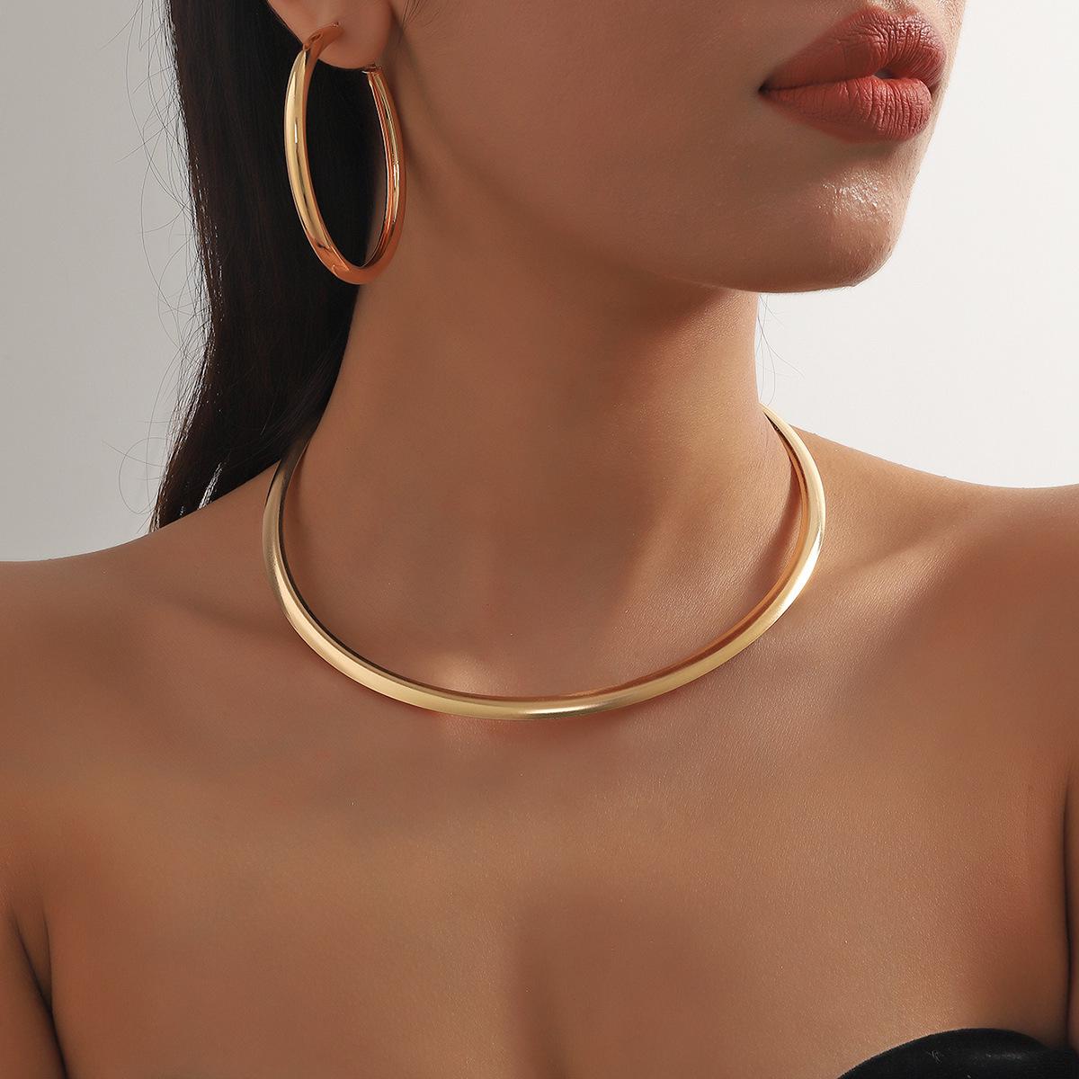 

Elegant High-End Designer Choker & Clavicle Chain Set for Women
