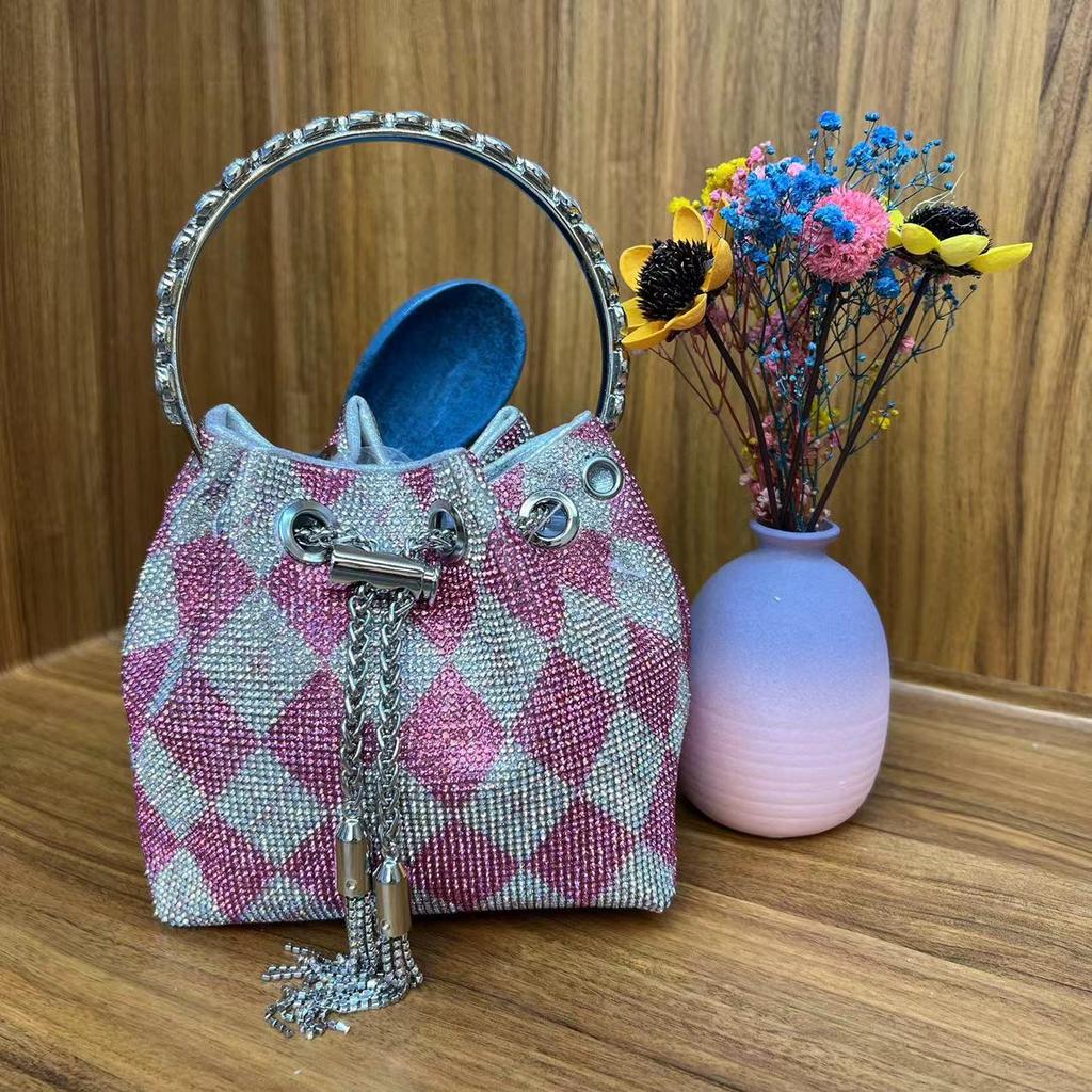 Dámská módní kbelíková taška s kamínky na rok 2023 - Celoplošný diamantový design Dionysus crossbody a podpažní trendy