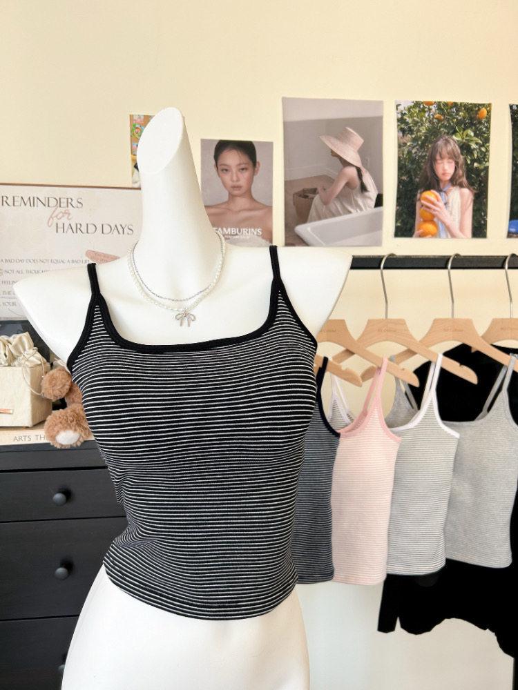 Dziewczęcy Retro Top na Ramiączkach w Paski: Damski dopasowany top wiosenno-letni z wbudowanymi wkładkami