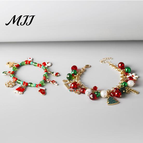 Sparkling Stocking Wrist Accessory Christmas Charm Bracelet for Women, Santa Claus Snowman Bell Glove Holiday Photo Prop Tree Snowflake Pendant