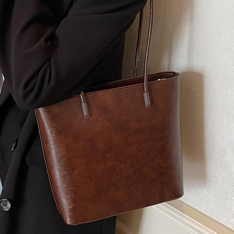 A Trendy and Retro Tote Bag, A Stylish and Large-capacity Single-shoulder Bag