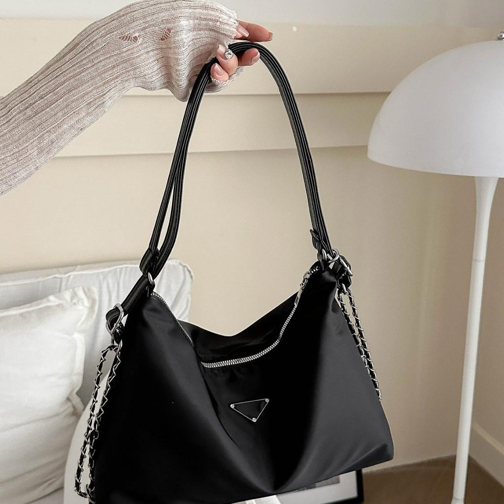 Stylish Black Oxford Fabric Tote Bag With Large Capacity And Comfortable Shoulder Strap For Daily Commute