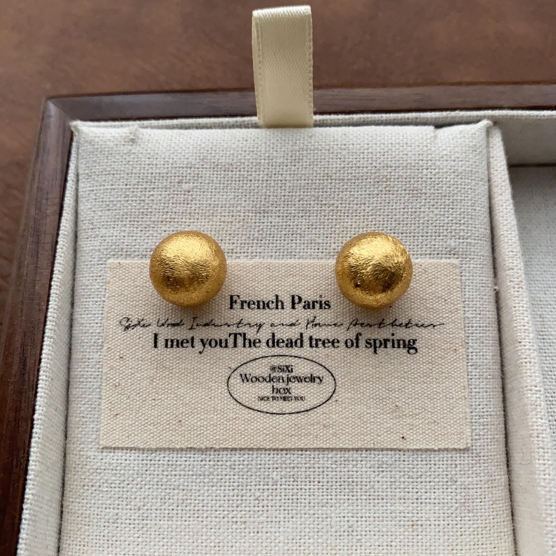 Metal three-dimensional ball stud earrings, matte texture retro earrings.