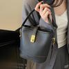 High-end niche contrasting color small bucket bag women's 2025 new Korean version fashion one-shoulder portable messenger bag