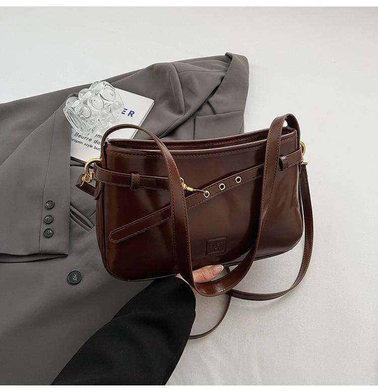 

Premium sense retro small bag women s 2025 new fashion commuter versatile messenger bag super fire shoulder armpit bag