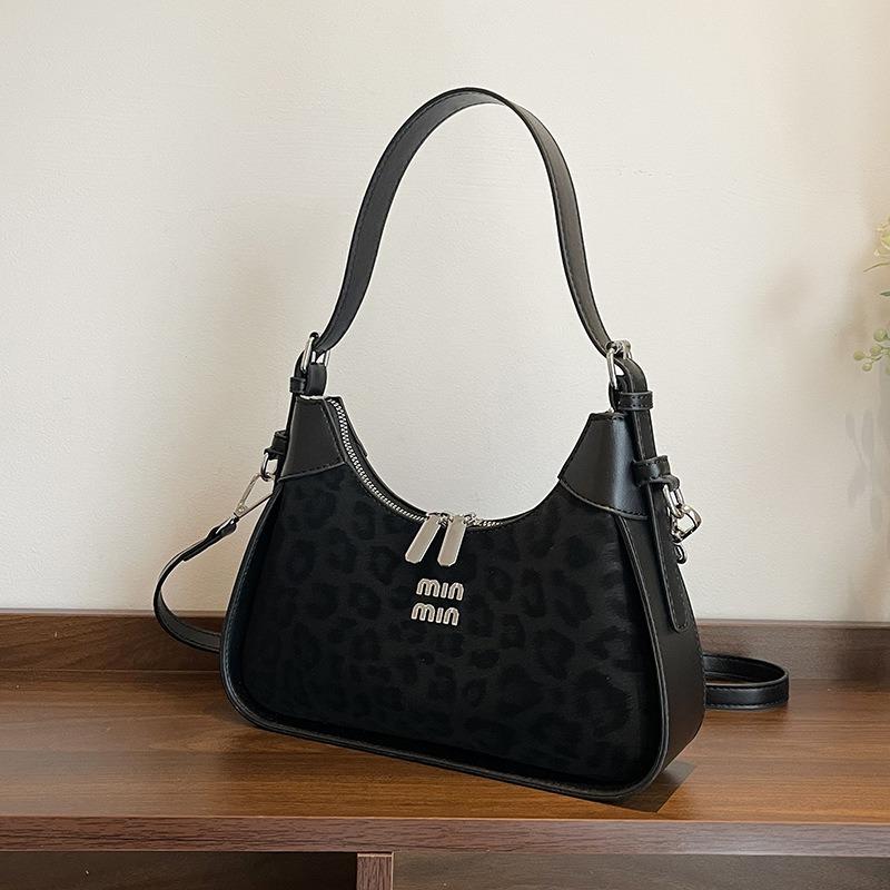 

Модная женская сумка-пельмень высокого класса, весенний стиль, трендовая повседневная сумка через плечо, сумка подмышку, контрастного цвета, женская сумка чёрный