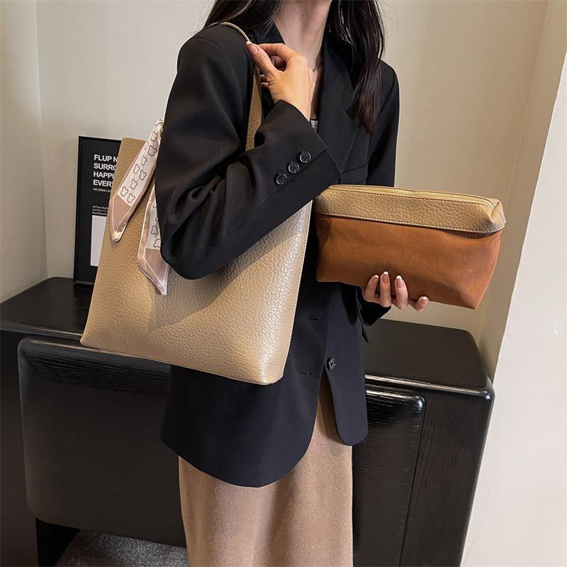 2023 New Arrival Vintage Style Minimalist Shoulder Bag With Large Capacity For Daily Use