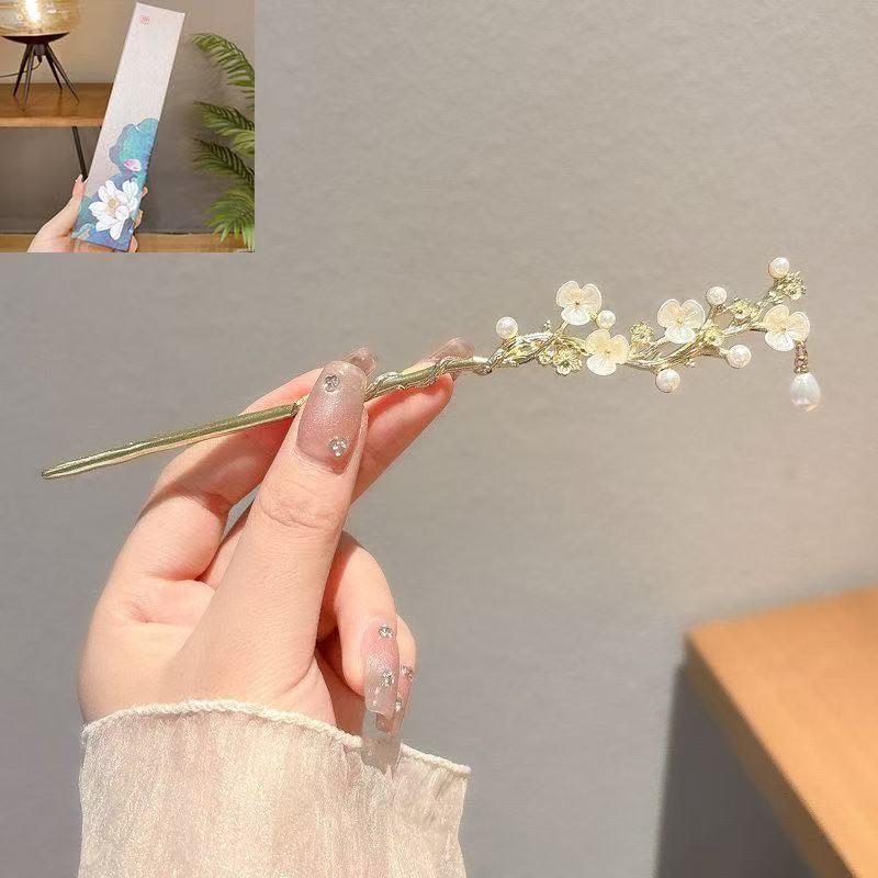 Sandalwood Women's Hairpin: Elegant Modern-Chinese Style Wooden Updo Stick