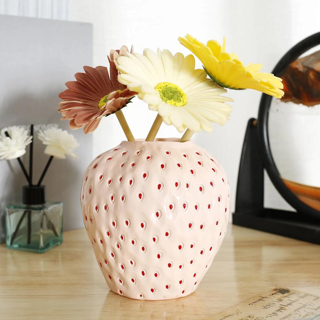 Strawberry Vase 12×10.5×12cm Decorative Strawberry Shaped Planter Resin Strawberry Shaped Planter Pot Cute Fruit Vase Ornament