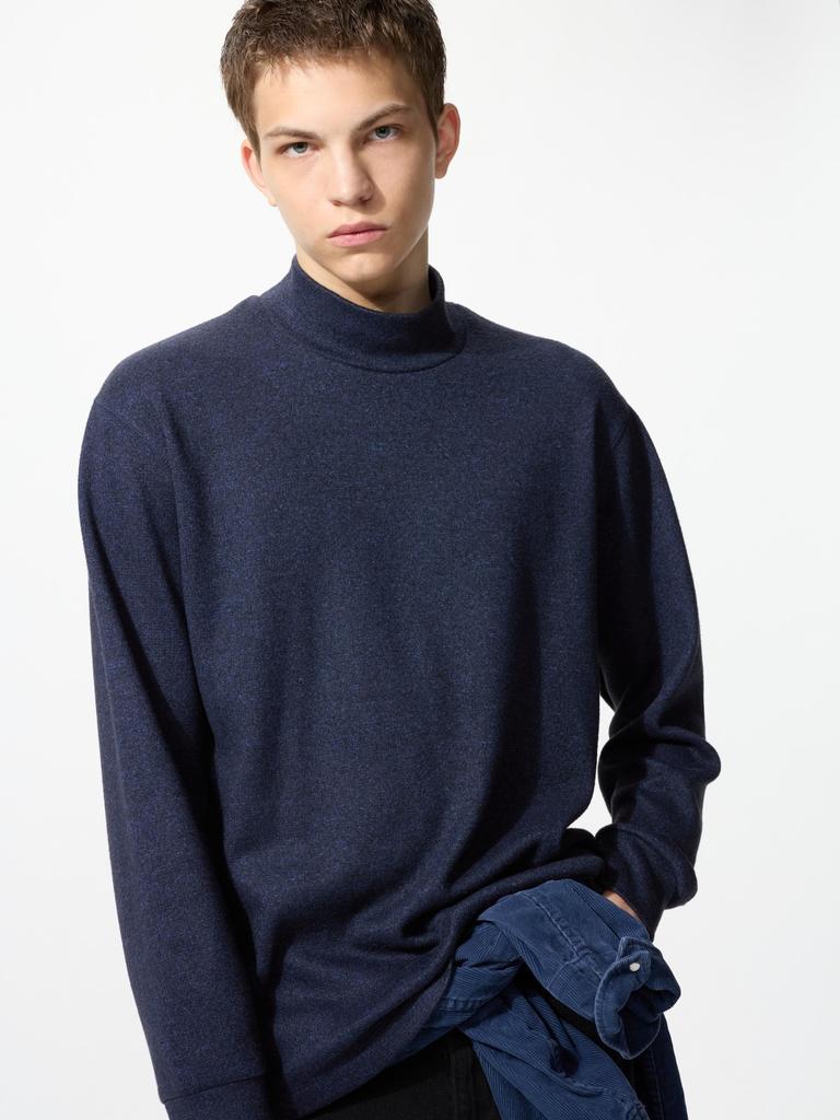 Uniqlo SofT KniT Fleece Mock Neck T