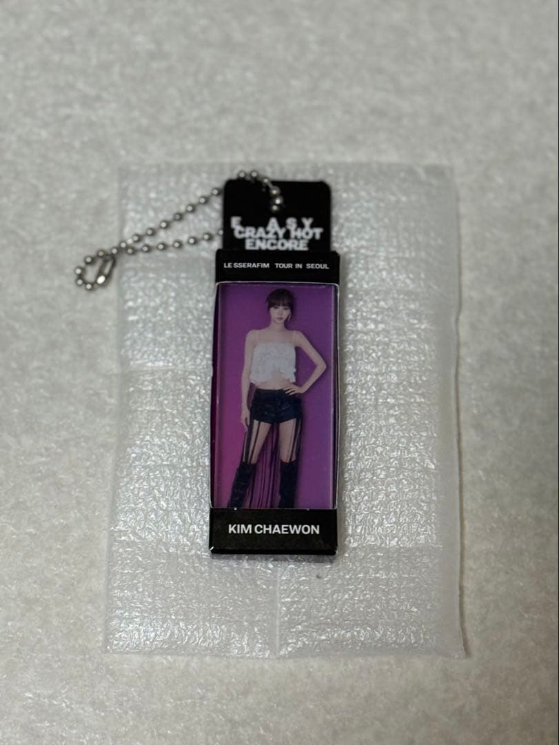 [USED] Initial scratches LE SSERAFIM Seoul Con Lucky Drop Acrylic Keychain Chaewon