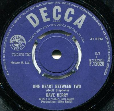 7inch Record DAVE BERRY - One Heart Between Two F12020 Decca 1964 UK Rock Used