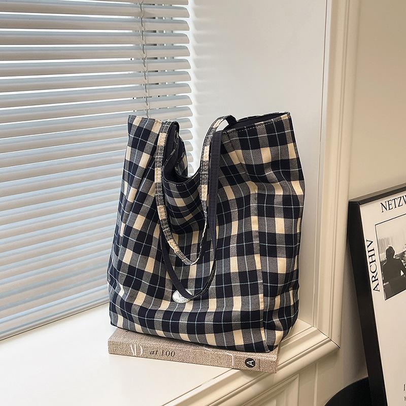 

Летняя новая клетчатая нейлоновая сумка большой вместимости модная женская повседневная литературная двусторонняя на плечо сумка-тоут синий