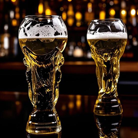 Trophäen-förmiges Bierglas Kreativer Fußball-Design-Becher Neuheit Trinkbecher
