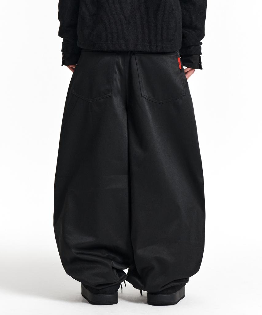 Gicheol Obsidian Coated Balloon Denim Pants (Black)