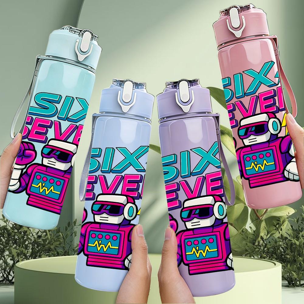 1PC Six Seven Game Retro Text Pattern 750ml Color Plastic Sports Water Bottle Leakproof Flip Straw Lid Suitable for Sports Office Home Use