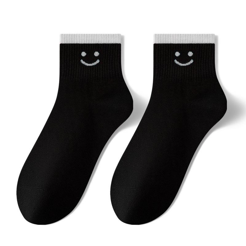 Damer Vår och Sommar Tunna Leende Ansikte Antibakteriella Deodorerande College Stil Studenter Korta Strumpor