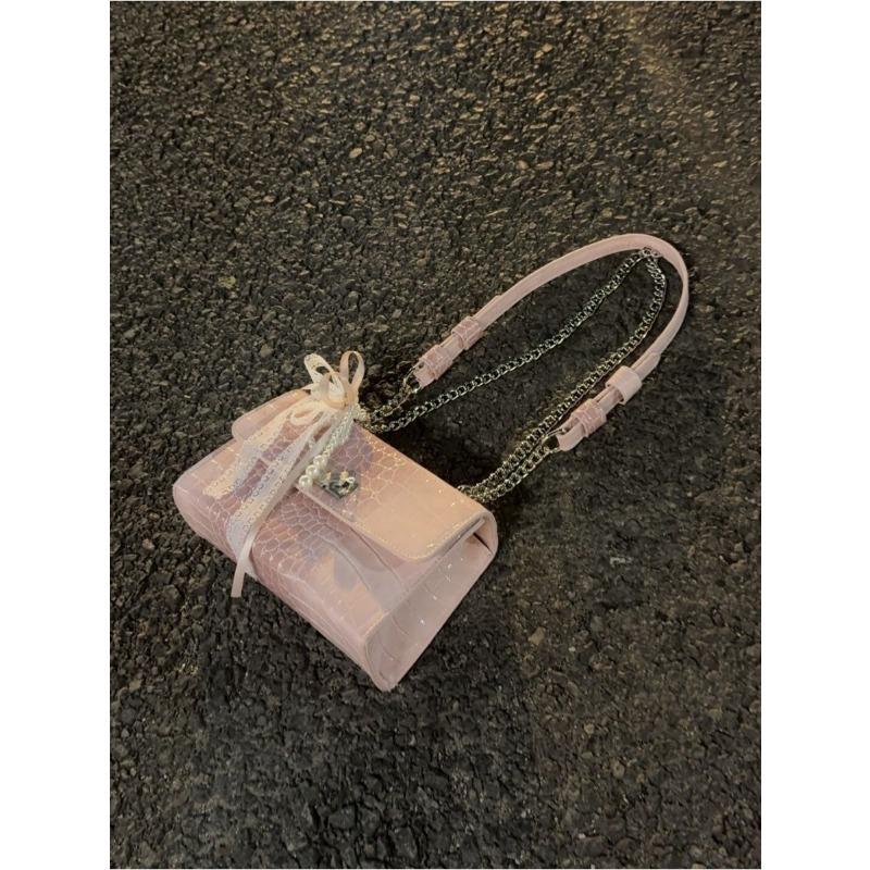 

The Horizontal Chain Small Square Bag Is A Popular and Versatile Commuter Fashion Crossbody Bag розовый