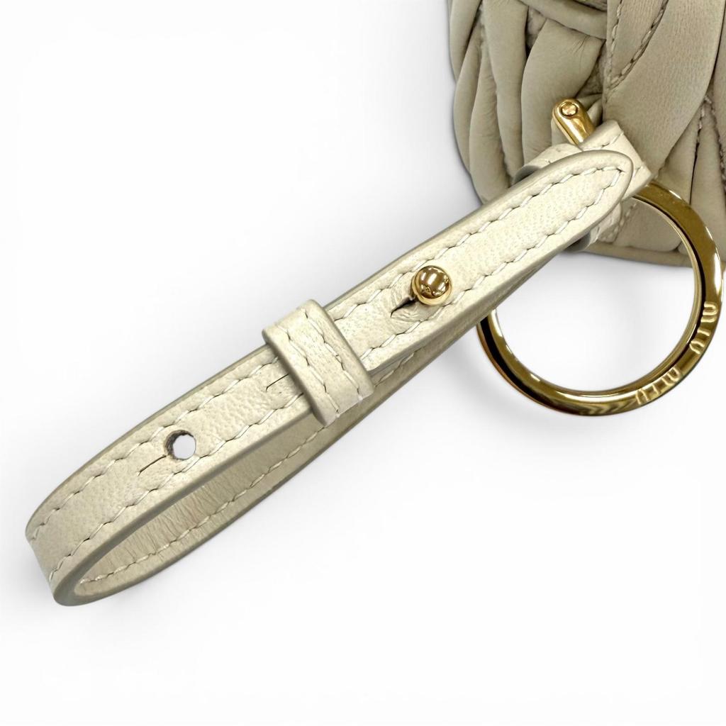 Ausgezeichneter MIUMIU Taschenanhänger beige Lammleder Damen 5TL527 Gebraucht