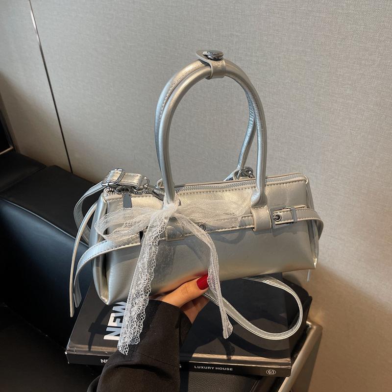 Premium bag women's summer new fashion niche messenger bag women's portable baguette bag