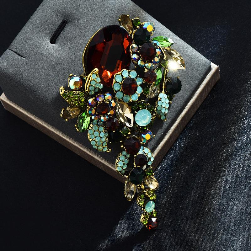 SKEDS Luxury Exquisite Women Girls Rhinestone Flower Pendant Brooches Badges Elegant Lady Gorgeous Crystal Pin Jewelry Gift