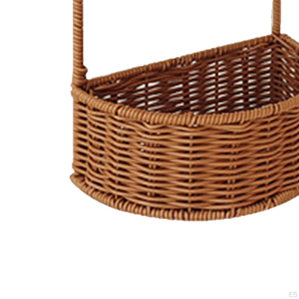 Elegantní závěsný košík z ratanu na zeď pro organizaci domácnosti