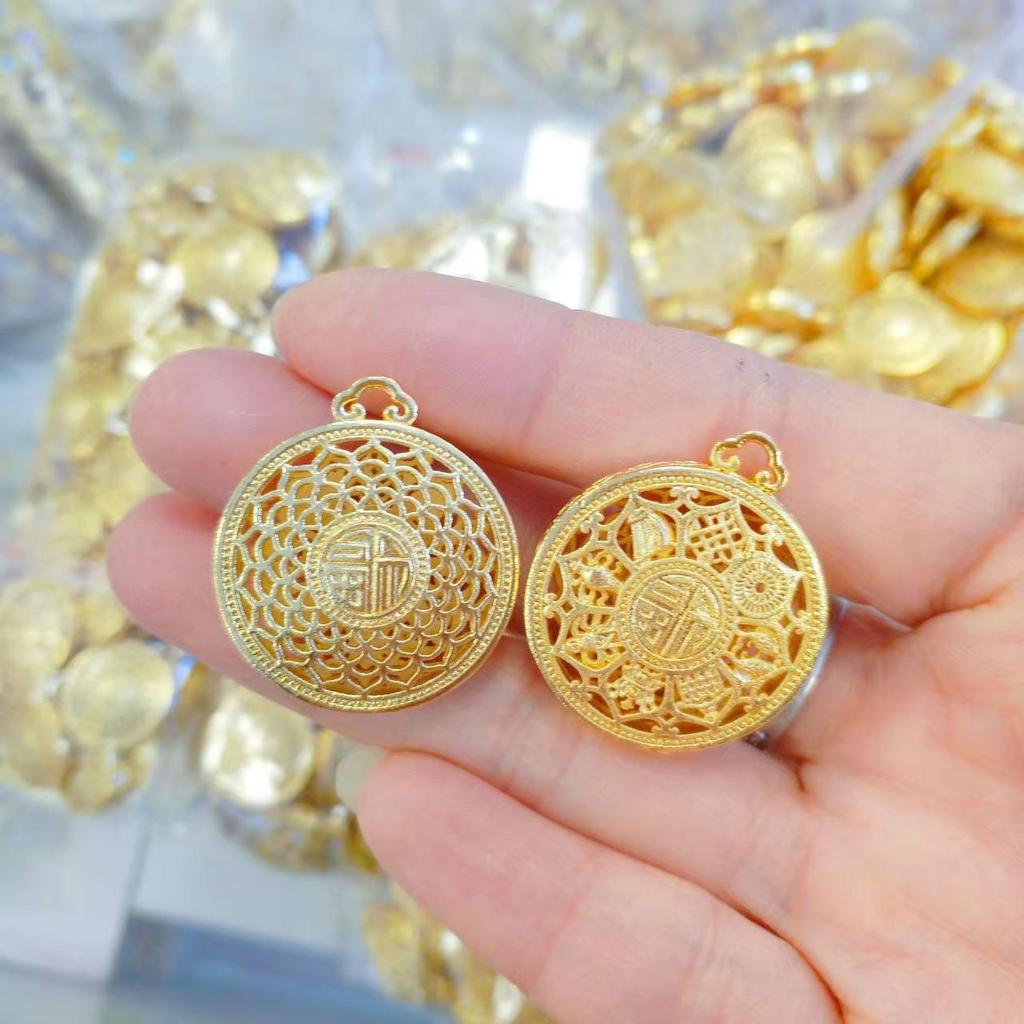 Fu Character Sand Gold Compass Pendant: Double-Sided, Light Luxury, Shell-Inlaid Jewelry for Women