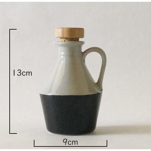 Kamoshika Douguten Ceramic and Cork Oil Pot (Black)