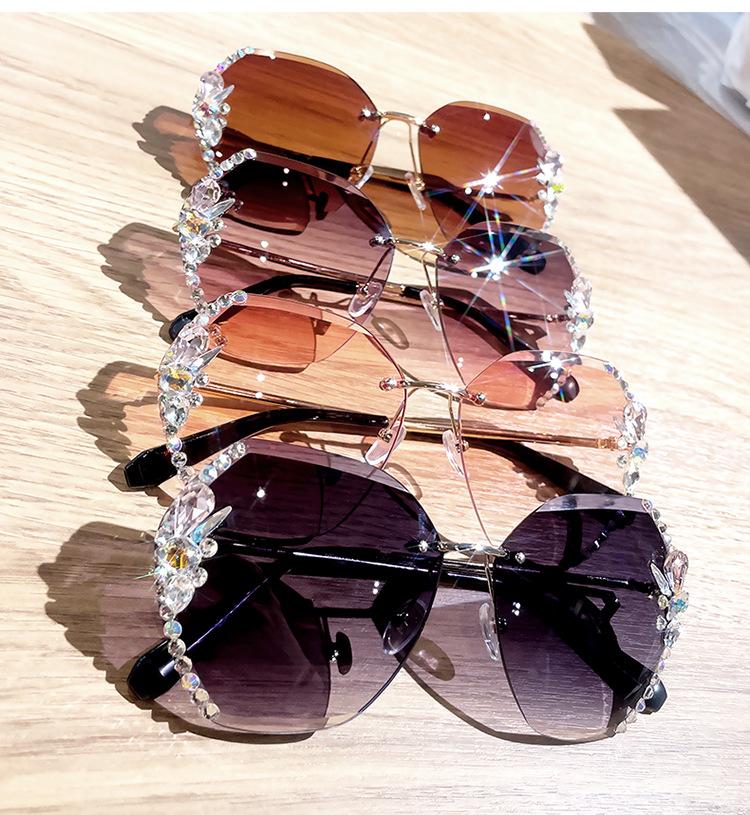 New Rhinestone Sunglasses Women Fashion Large Frame UV Protection Slim Glasses Driving High Quality