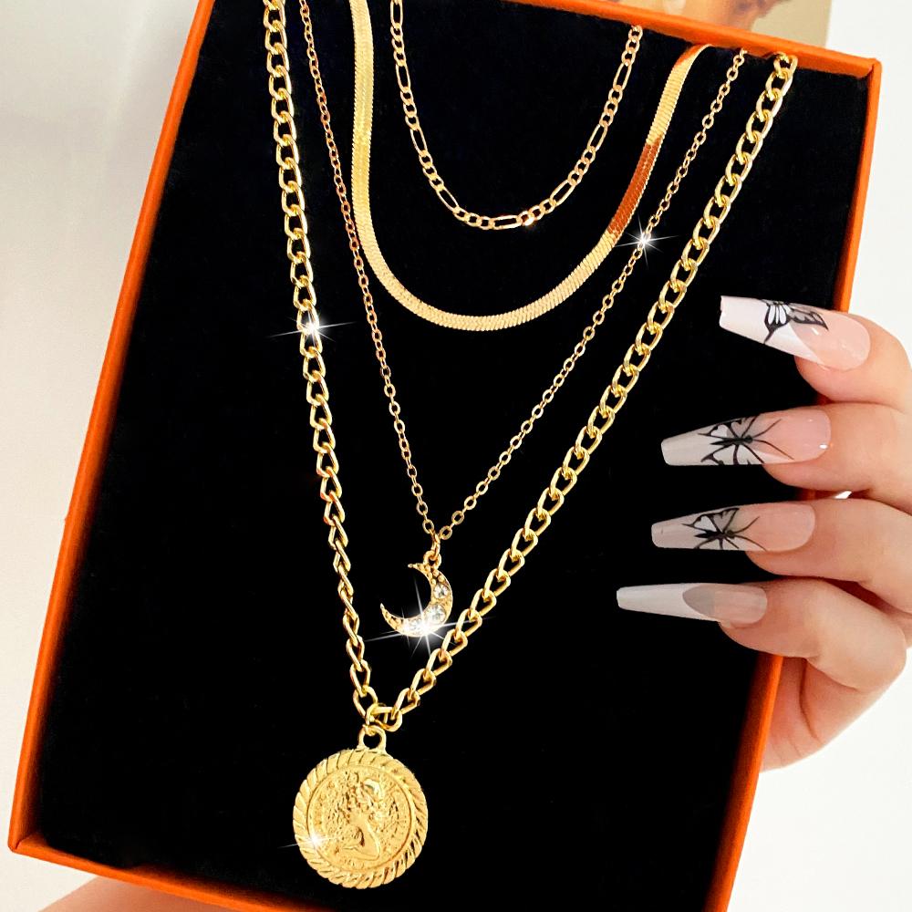 4dílná sada Dámská móda Luxusní dutý náhrdelník Světlý luxusní měsíční přívěsek střapcový náhrdelník Street Punk Style Svetr Řetízek