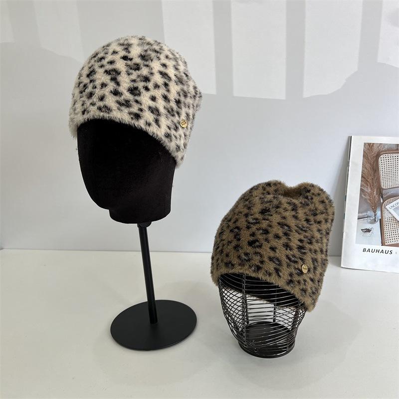 

Retro leopard print plush pullover hat women s new autumn and winter big head circumference basin hat shows a small face M（56-58cm） хакі