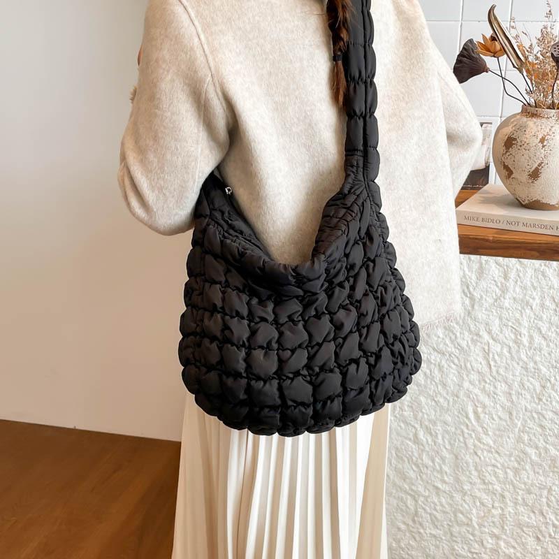2025 New Cloud Pleated Messenger Bag Women's Large Capacity Lightweight Diamond Dumpling Bag Niche Design Shoulder Bag