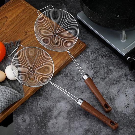 Skimmer Spoon Pasta Strainer with Long Handle Stainless Steel Wire Mesh Colander for Frying And Boiling Heat-Resistant Kitchen Tool for Draining And