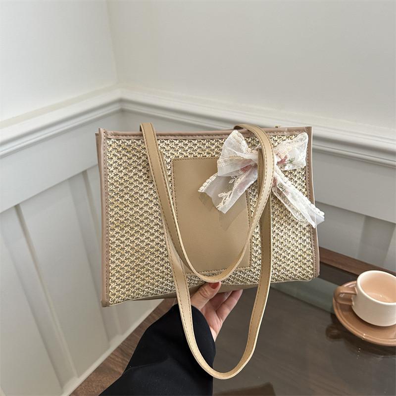 Fashionable Medium-sized Woven Tote Bag With Zipper Closure For Daily Adventures хаки