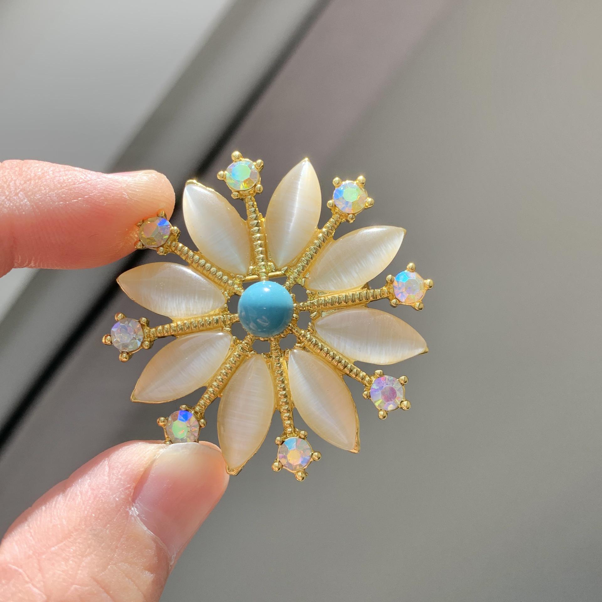 Bo Xin Yun Retro Tiger s Eye Sunflower Brooch Collectible Accessory