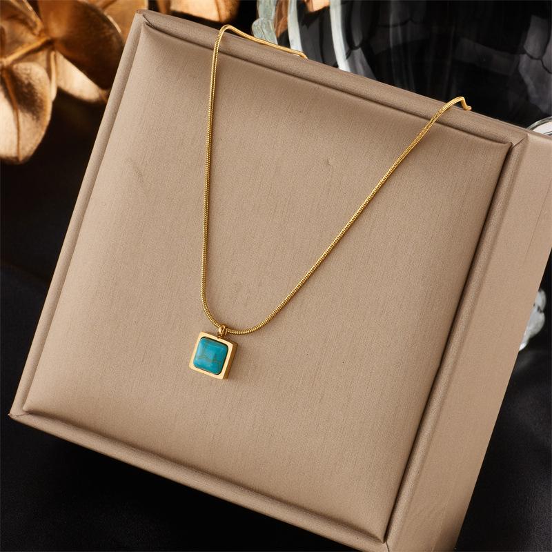Gold Plated Herringbone Chain Square Square Turquoise Pendant Necklace золотой
