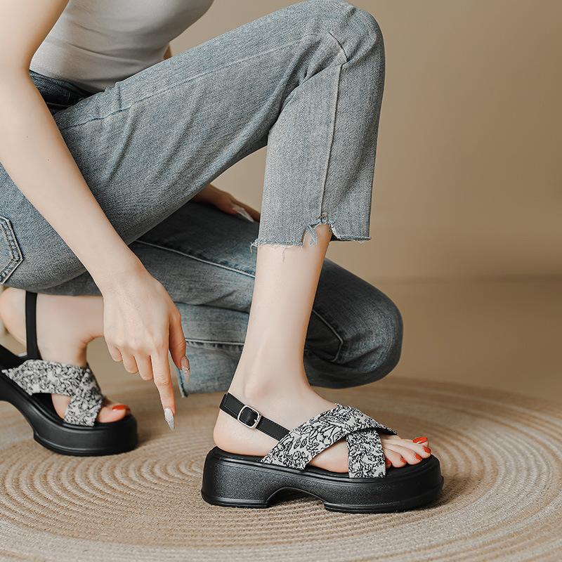 

Guochao new Chinese platform sandals women s summer national style embroidery ancient Hanfu with Roman shoes beach women s sandals 40