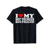 Camiseta Gráfica Divertida para Hombre y Mujer "Amo a Mi Novio Joven y Atractivo" Camiseta Suave Retro Streetwear con Estampado Rojo