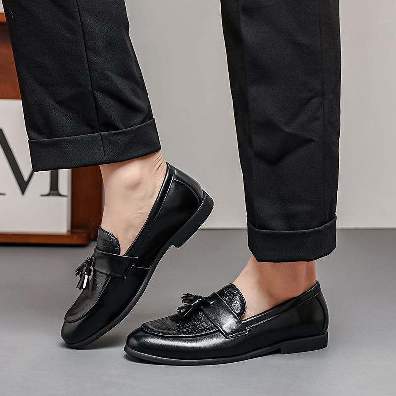 Men's loafers large size new leather shoes fashionable British men's business fringed leather shoes one pedal leather shoes