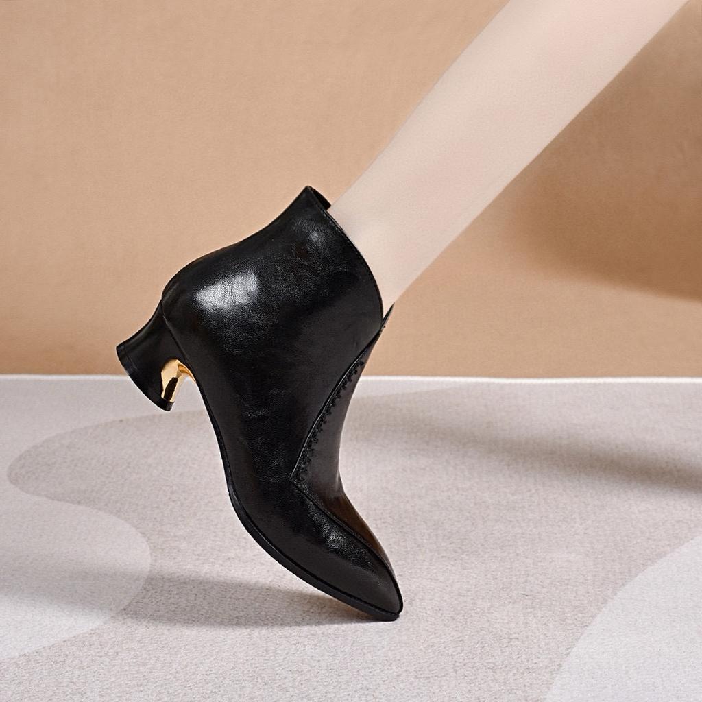 Pointed Short Boots Women's Autumn and Winter New Niche Personality Low-heeled Leather Boots Simple Temperament Cotton Boots Leather Boots